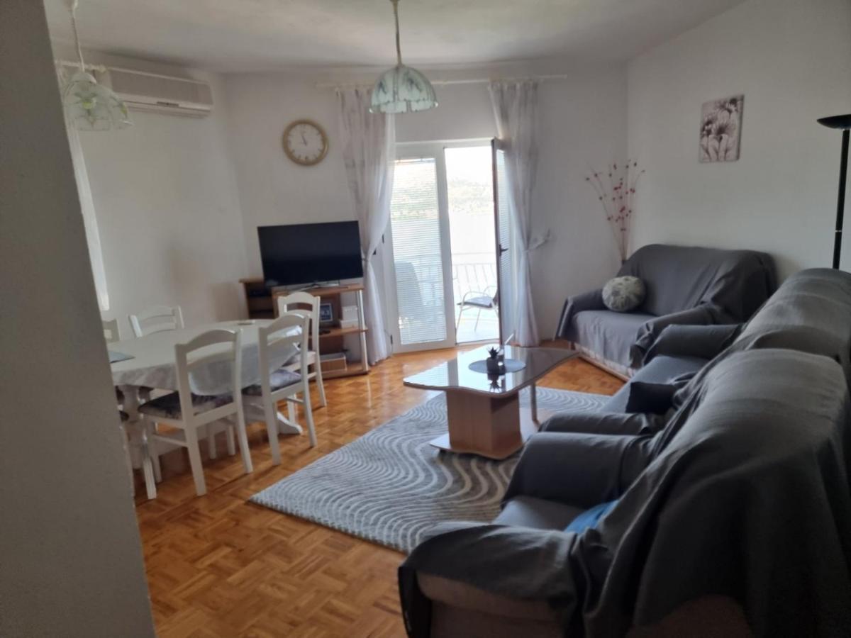 Apartment Matej Trogir Bagian luar foto